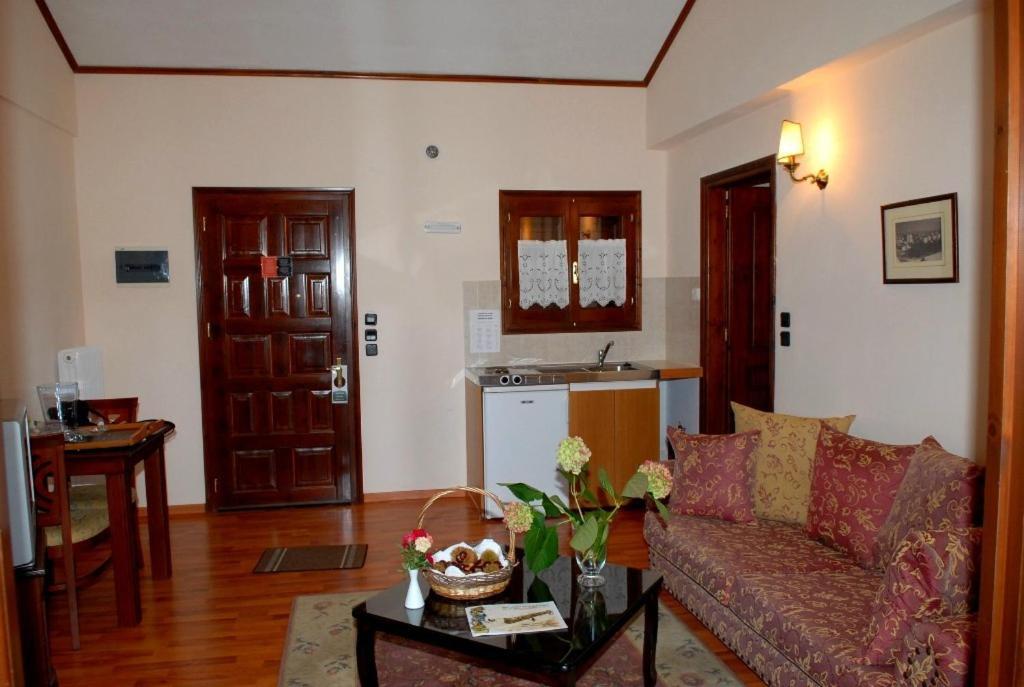 Family Room,402140796:JPEG