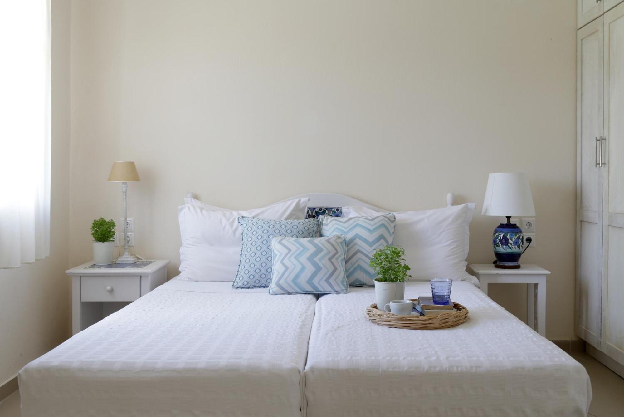 Junior Suite with Garden or Pool View,1273529815:JPEG
