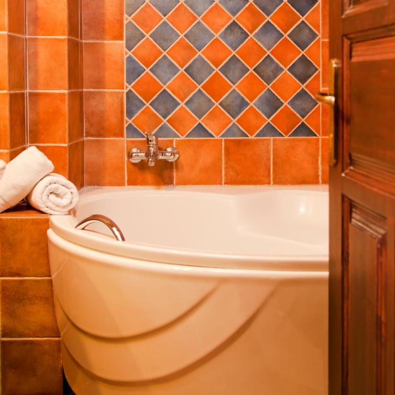 Deluxe Double Room with Spa Bath,41837080:JPEG