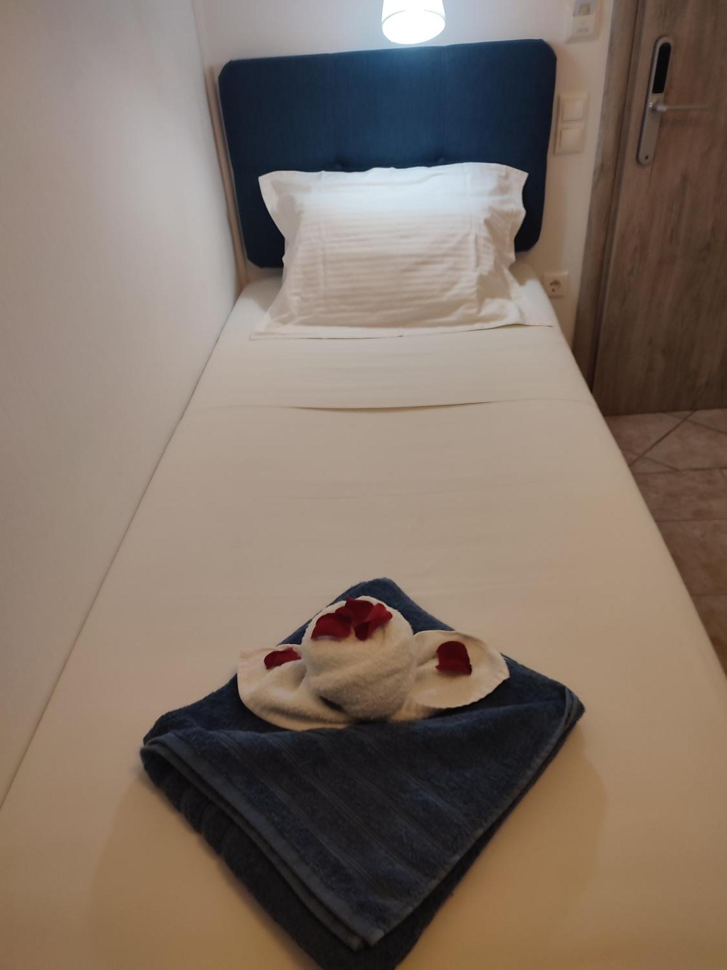 Single Room Mountain View,1533945706:JPEG