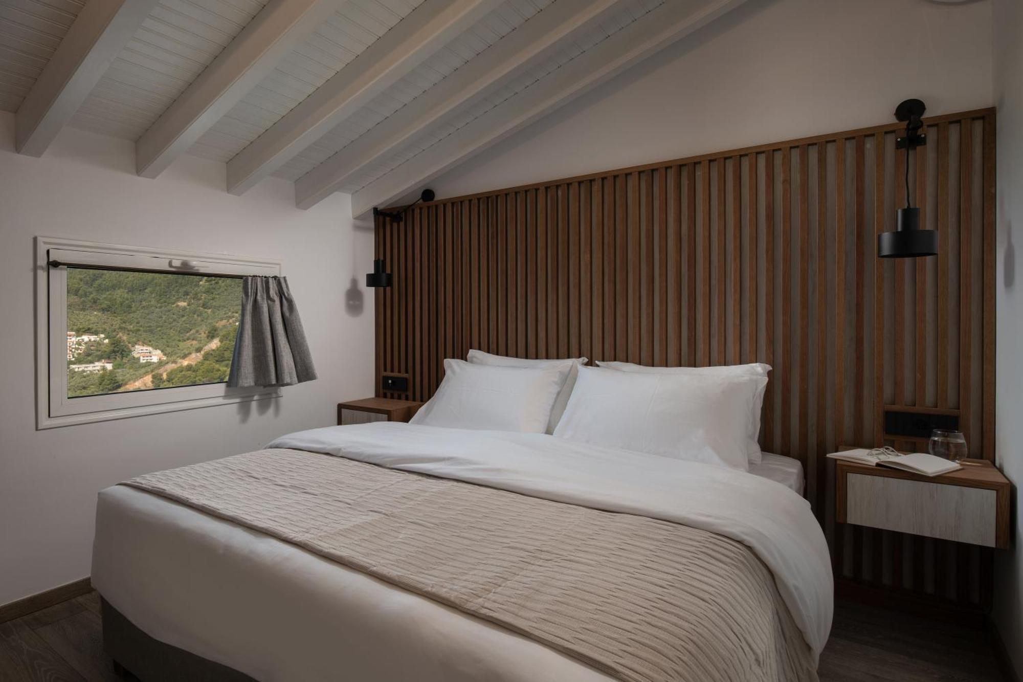 Suite Hot Tub,1593656018:JPEG