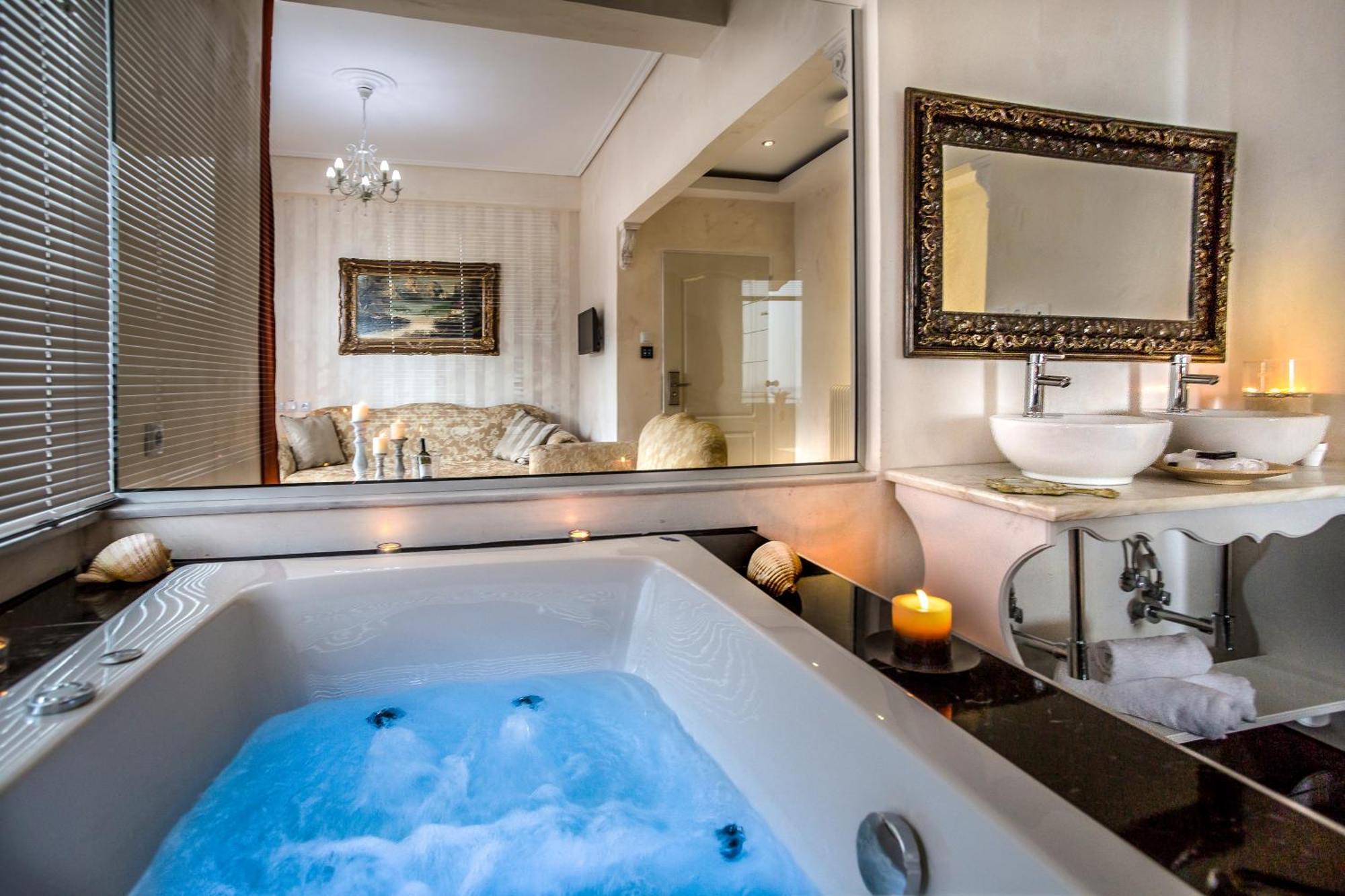 Blue Sky Suite with Jetted Tub - Sea View