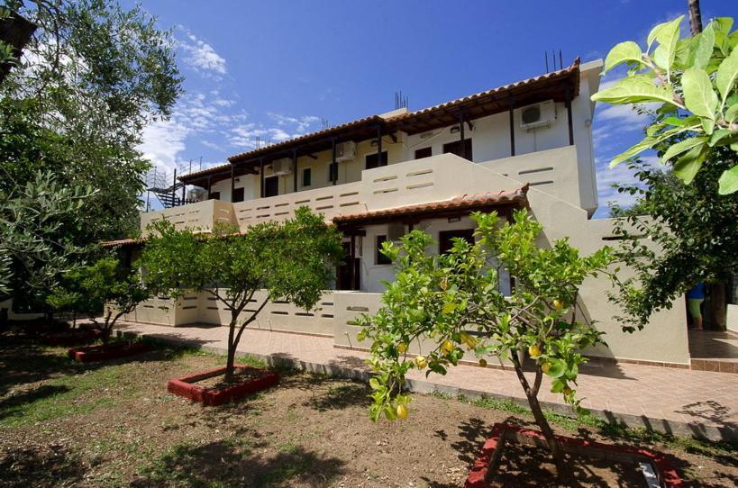Estudio con vistas al jardín