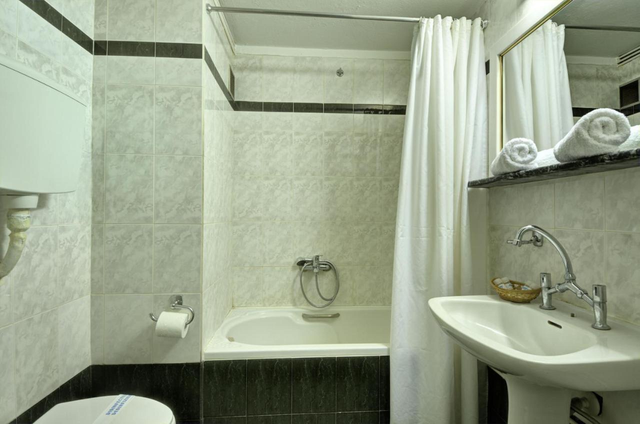Single Room,997880829:JPEG