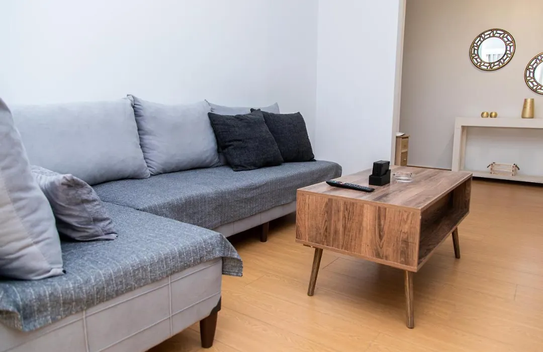 Jorgi'S City Center House-1