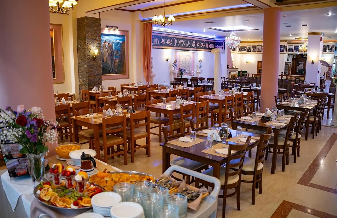Hotel Kosta Famissi-1