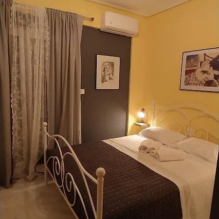 Central Luxury Apartment-3