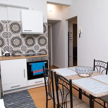 Jorgi'S City Center House-3