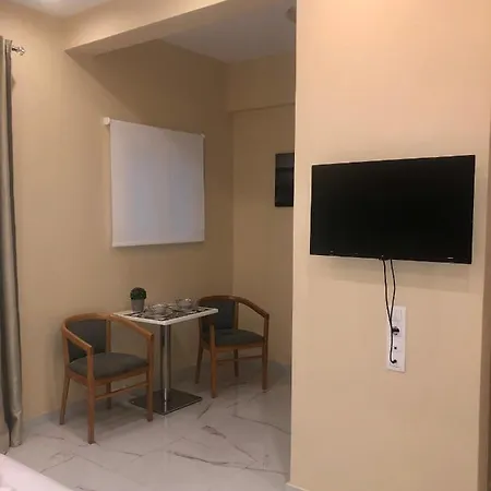 Bright, Big Room In The Center Of Skiathos-2