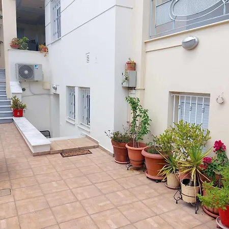 Dora'S Home With Garden Volos-2