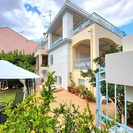 Dora'S Home With Garden Volos-3