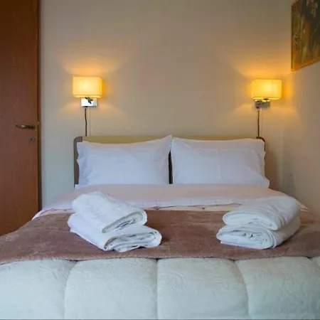 Sunny Central Luxury Apartment-3
