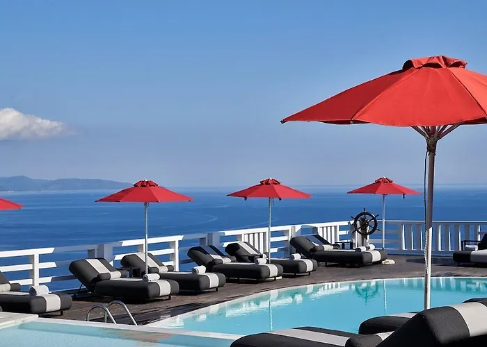 Kivo Skiathos Hotel & Suites