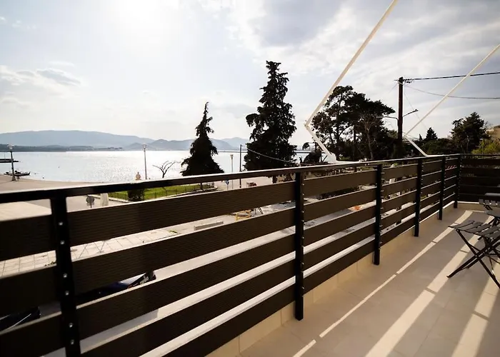 La Casa New Central Coastal Apartment & Jacuzzi Volos