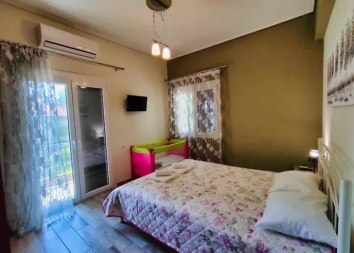 Luxury Lila House Under The Rocks Apartment Kalambaka