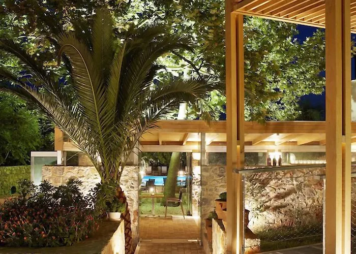 Astoria Hotel Τρούλος